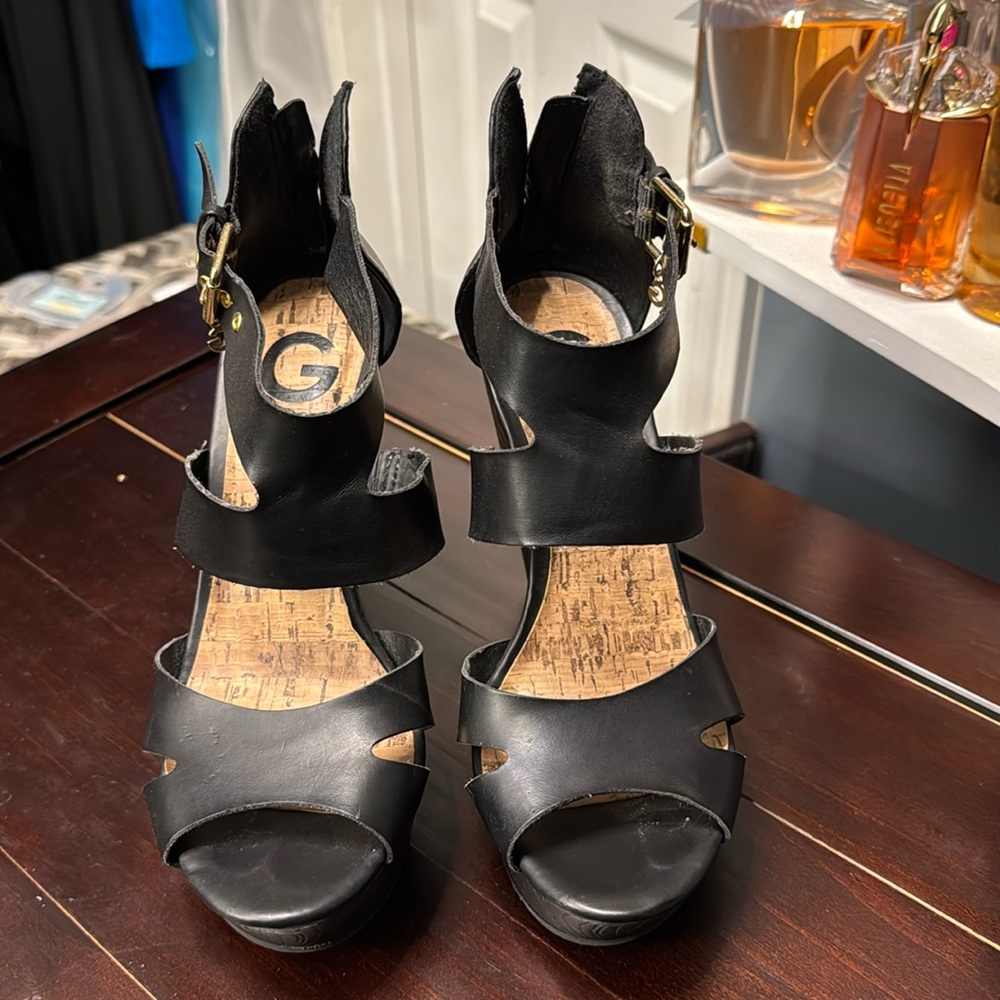 Guess wedges